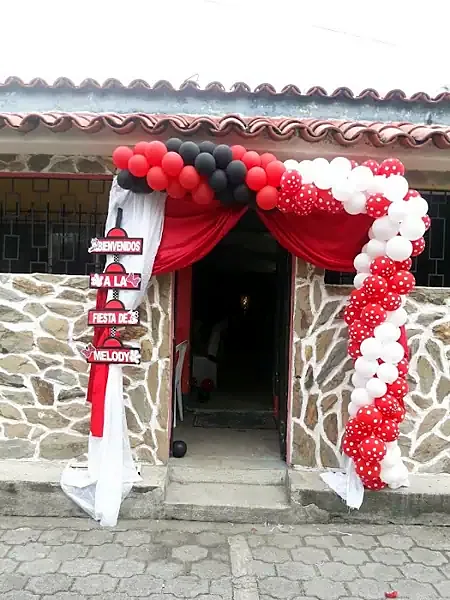 Arco de globos de mauyoly en Chiquimula