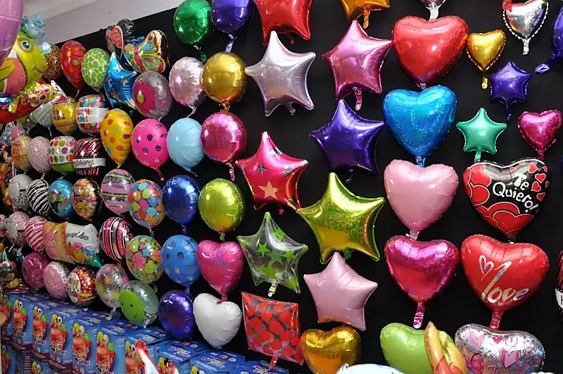 Globos metálicos de Balloon City en Montevideo