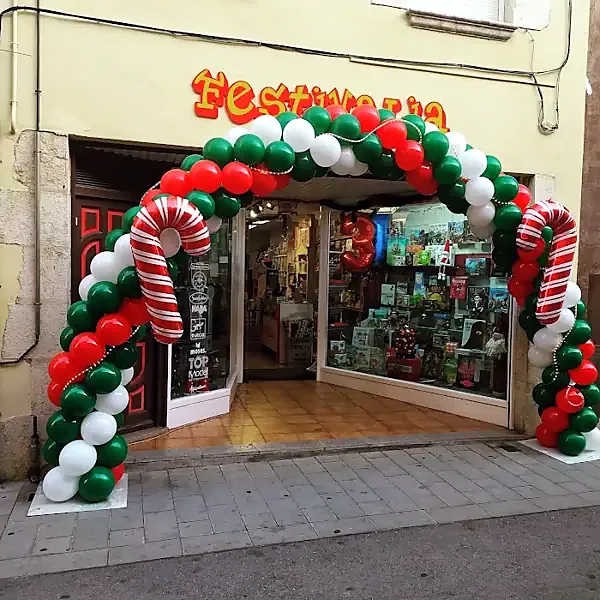 Arco de globos de Festivalia en Palafrugell