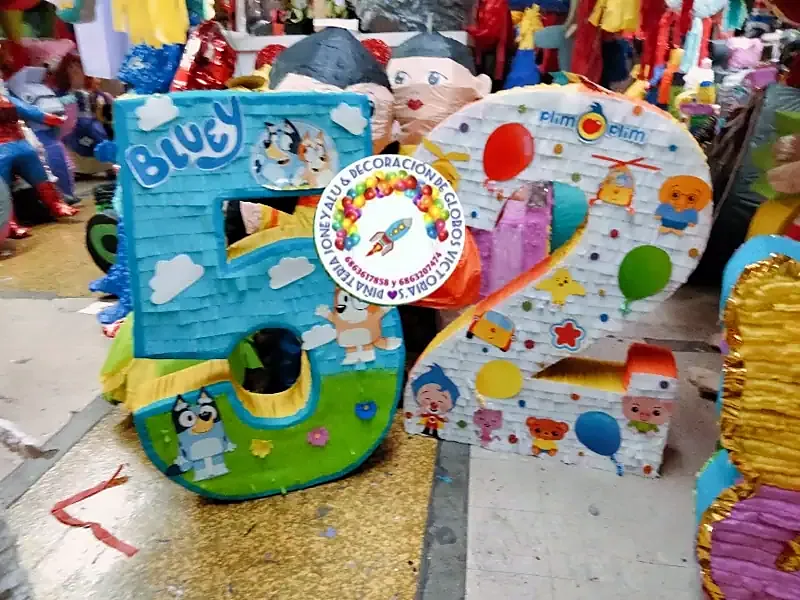 Decoración de cumpleaños infantil de Piñateria Victoria's y Jone - Yalu en La Pluma