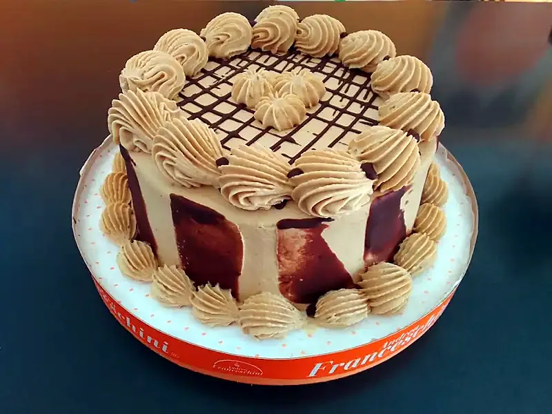 Pastel de fiesta de Lo’postigli granaderos by Franceschini en ETM