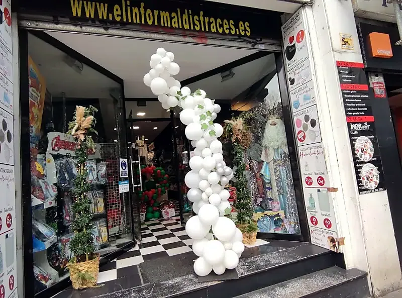 Arco de globos de El Informal en Santander
