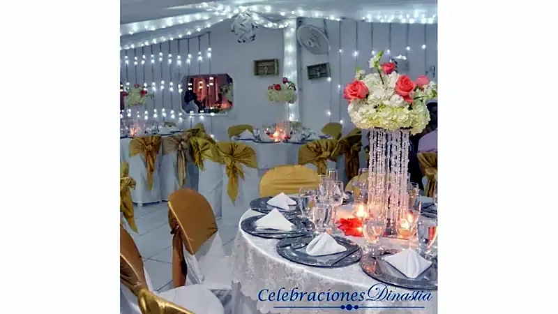Decoración de XV años de Celebraciones Dinastía en Medellín