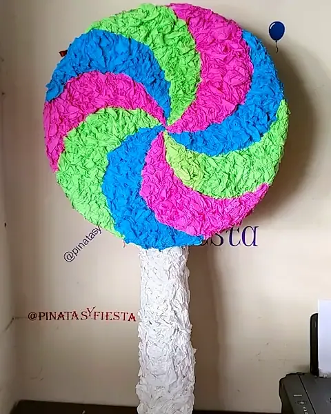 Piñata de Mobiliarios Carmín alquiler en Ciudad de Panamá