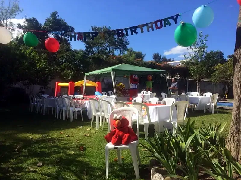 Decoración de cumpleaños infantil de Alquifiestas Los Porochos en Villa Nueva