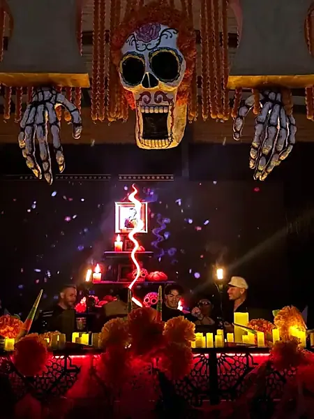 Decoración de Día de Muertos de Piñatas Alegria en Ciudad Acuña