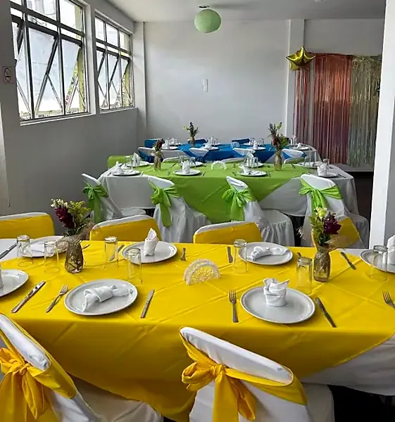 Mesa montada para fiesta de Alquiladora y Promotora Lira en Gustavo A. Madero