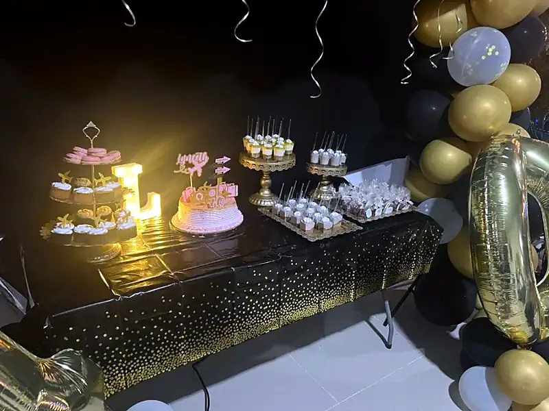 Decoración de cumpleaños de NovaExpress alquiler de sillas y mesas en Grecia