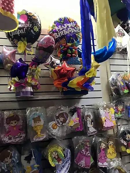 Artículos de cotillón de Tienda de globos,arreglos,regalos,materias primas Dusfraces en San Pedro Cholula