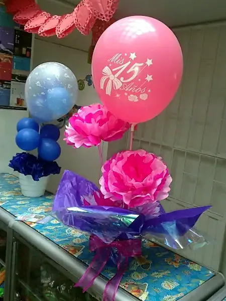 Decoración de revelación de género de Piñatas Minnie en Bogotá